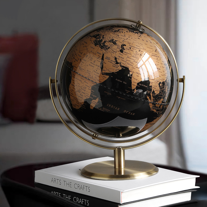 Globe Terrestre Rotatif Noir et Cuivré - Univers Terra Globe terrestre rotatif noir et cuivré sur pied doré