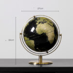 Globe terrestre rotatif noir et doré, 27 cm de large et 32 cm de haut